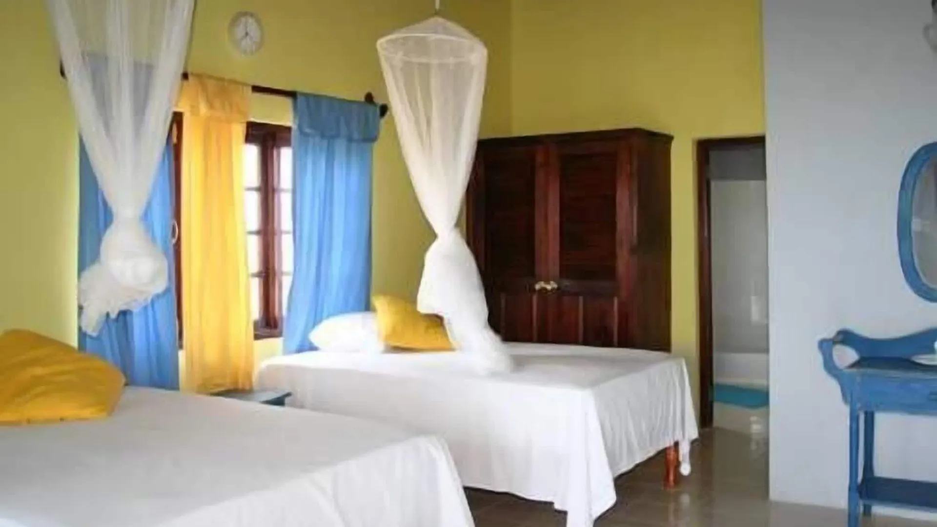 Idlers' Rest Beach Hotel Black River