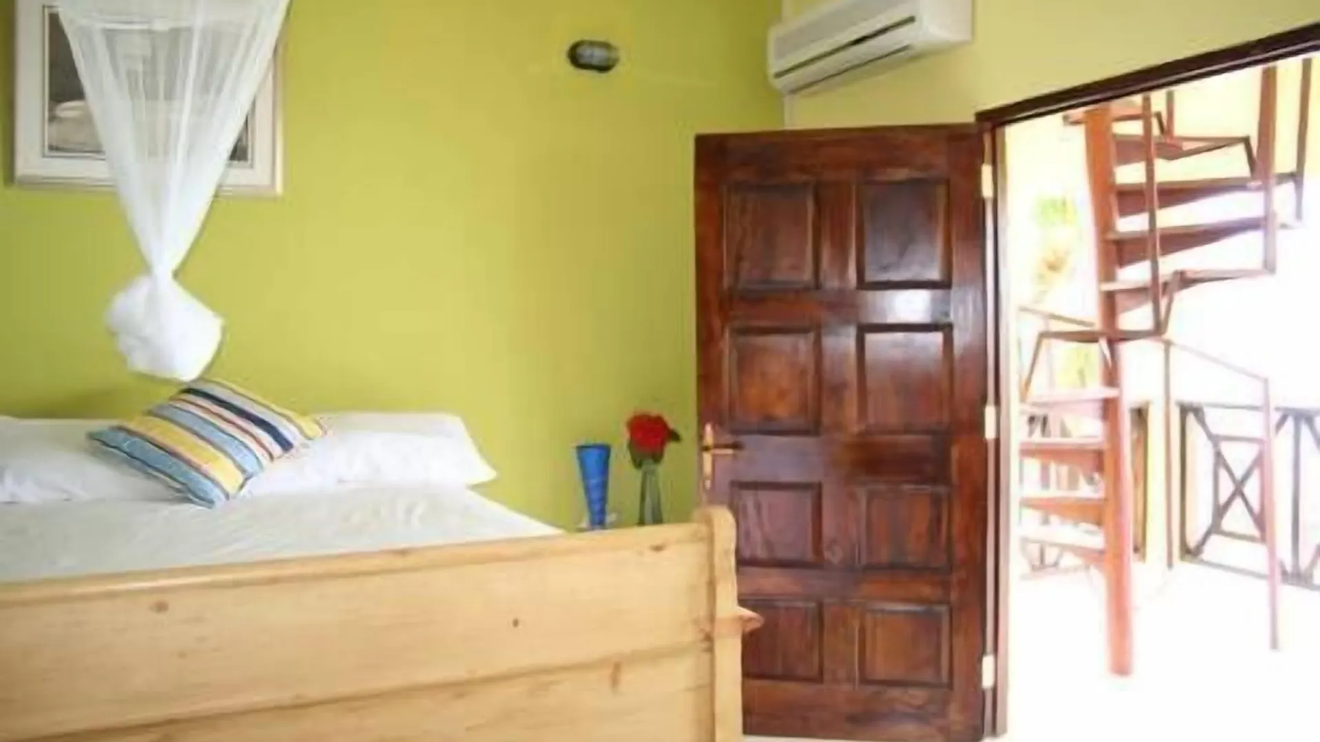 Idlers' Rest Beach Hotel Black River