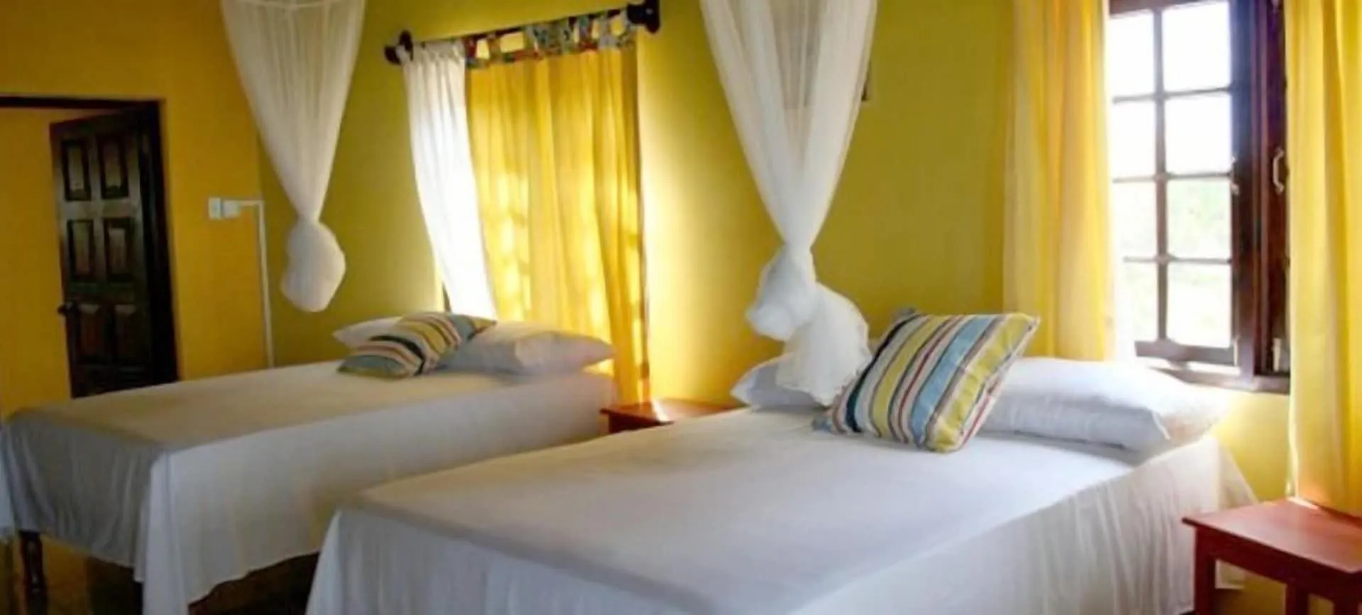 ****  Idlers' Rest Beach Hotel Black River Jamaica
