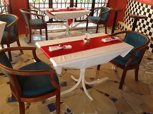 Idlers' Rest Beach Hotel Black River