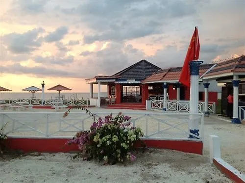 Idlers' Rest Beach Hotel Black River