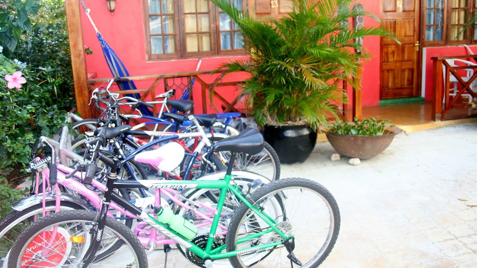 Idlers' Rest Beach Hotel Black River