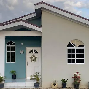 Holiday home The Hideaway Manor, Black River